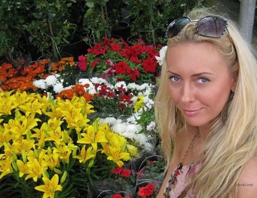 Russian Model's Private Nude Photos: Explicit Content for Adults Only