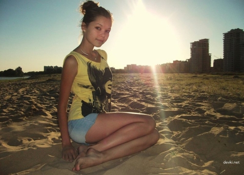 Hot Young Girl Sells Body for Cash - Explicit Street Prostitution