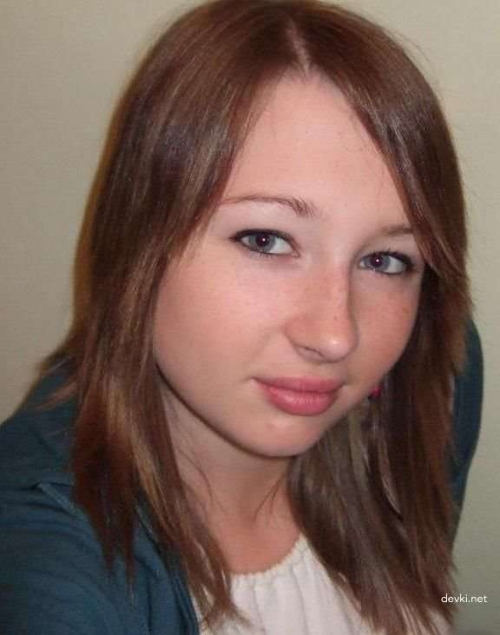 Hot Chick with Stunning Boobs: Seductive Beauty Exposed
