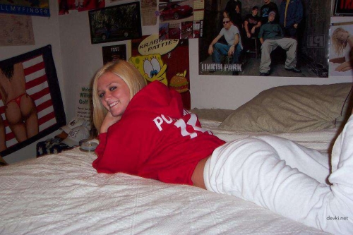 Steamy Student Erotica: Slim Coed Seduction