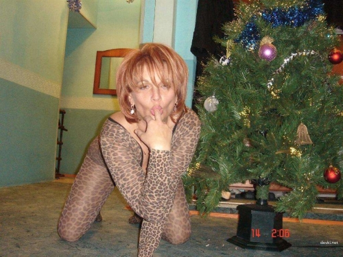 Mature MILF Sucks Big Cocks - Explicit Blowjob Action