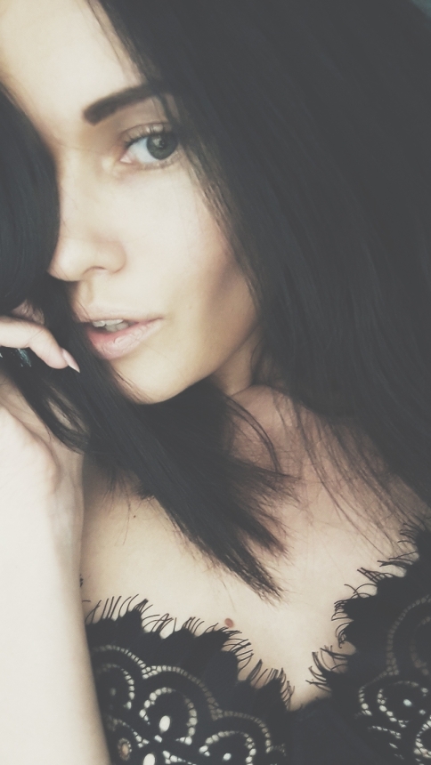 Seductive Woman's Erotic Photos: Slim and Sexy Beauty in Provocative Poses