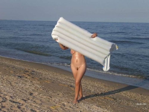 Hot Nude Sunbathing: Naked Girl Getting Roasted in the Sun
