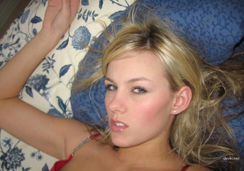 Explicit Nude Girl Photo: Sexy Naked Woman Showing it All