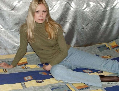 Seductive girl posing in front of the camera: Bold and Explicit Photoshoot