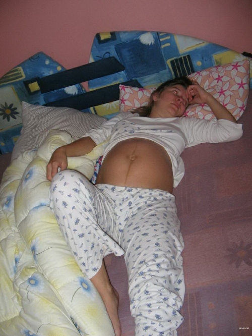 Pregnant Woman Nude Selfie: Explicit Pregnancy Photoshoot Uncensored