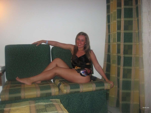 Hotel and Home Nude Posing by Young Girl - Explicit Amateur Porn