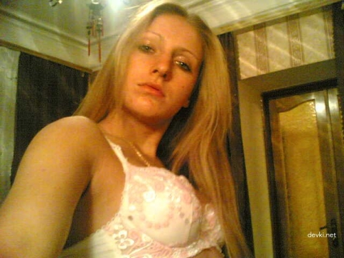 Naked College Student at Home: Explicit Nude Photoshoot