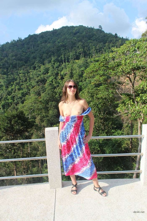 Naked Girl Strolls Through Park: Explicit Outdoor Nudity