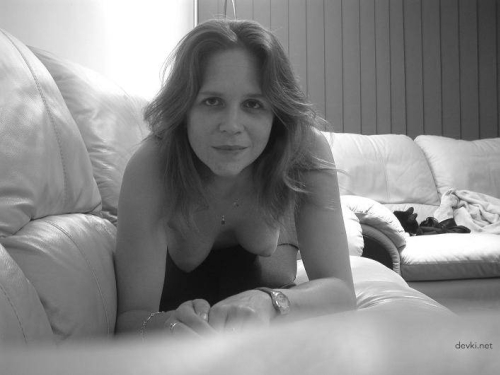 Hotwife Nude Home Photoshoot on Couch - Explicit Amateur Wife Posing