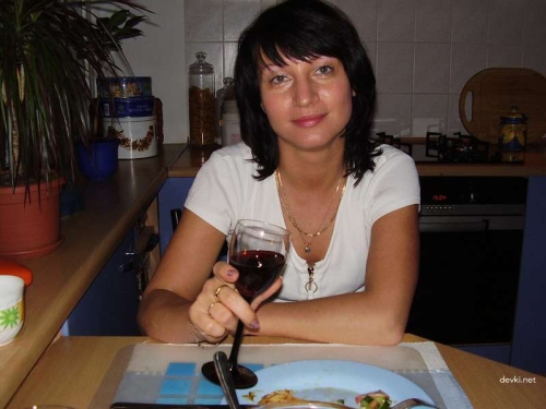 Explicit Woman Shares Intimate Photos: Sensual and Provocative Display