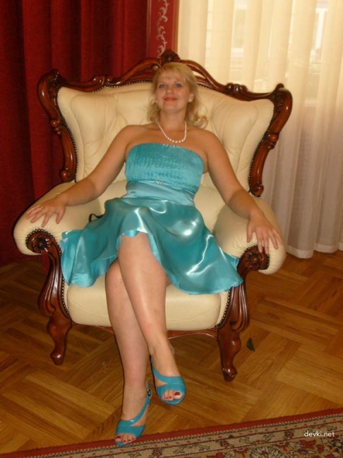 Hot Mature Lady Gives Blowjob in Explicit Sex Photo