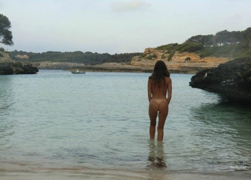 Steamy Beach Vacation Erotic Photos - Hot and Sensual Shots from the Sea
