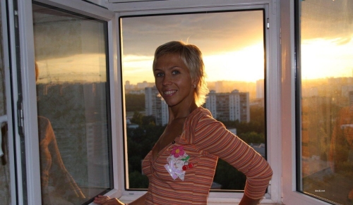 Hot babe chilling at the seaside - Sexy Beach Relaxation
