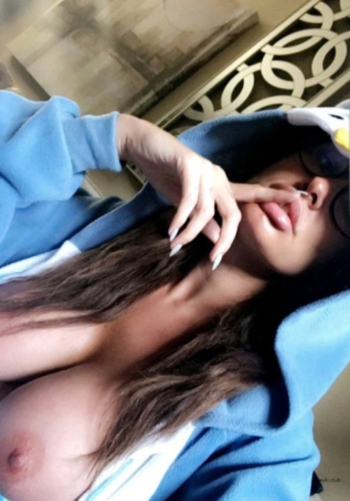 Hot girl snaps selfie of her massive boobs - Explicit Busty Photos