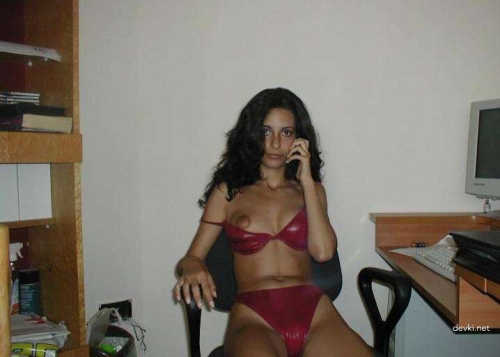 Skinny babe flaunts her pussy for the camera