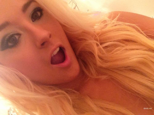 Sexy Blonde's Explicit Selfie - Hot and Seductive Pose