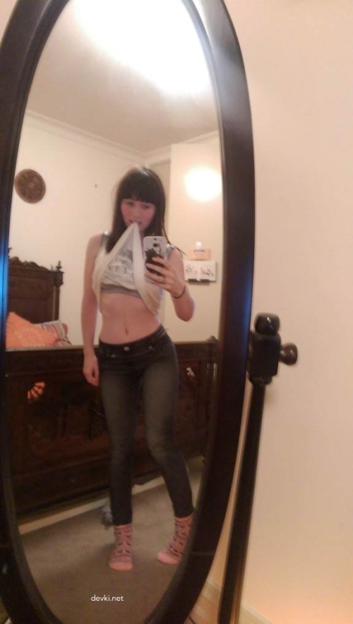 Hot Chick with Hot Tits: Explicit Busty Beauty Photo