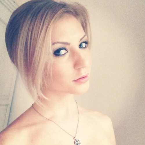 Attractive Blonde Takes Nude Selfies Posing Boldly
