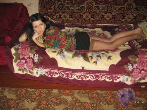 Russian Girlfriend Poses Naked: Explicit and Provocative Photoshoot