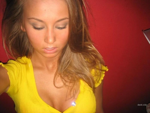 Sultry Selfie: Hot Girl Snapped Herself - Explicit Mirror Shot!