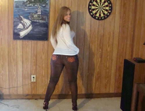 Voluptuous Woman with Wide Hips and Big Booty Exposed