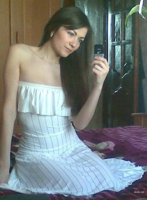Hot Home Selfies of Cute Girl: Explicit and Seductive Photos