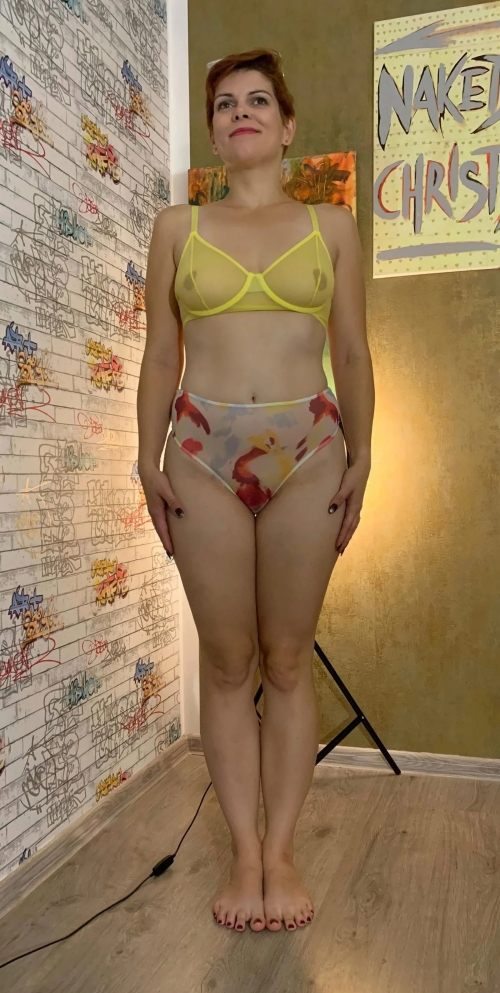 Bootylicious Slut: Explicit Russian Babe with a Juicy Ass