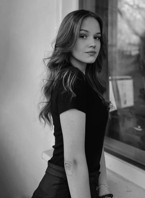 Seductive girl flaunts pussy: Explicit and daring display of sexuality