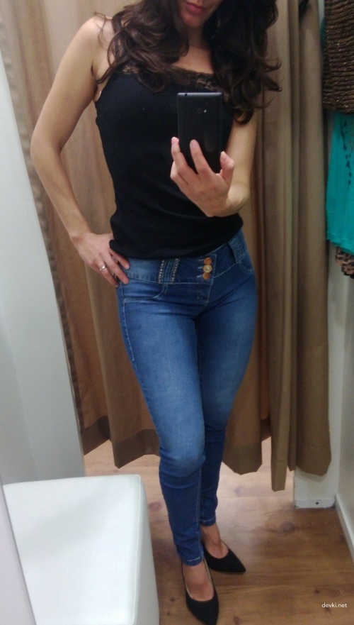Naked Chick in Fitting Room: Explicit and Bold Photo