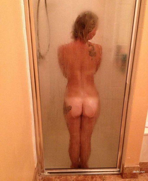 Private Girls' Explicit Photo: Naughty and Seductive Teenagers - Hot Selfies!