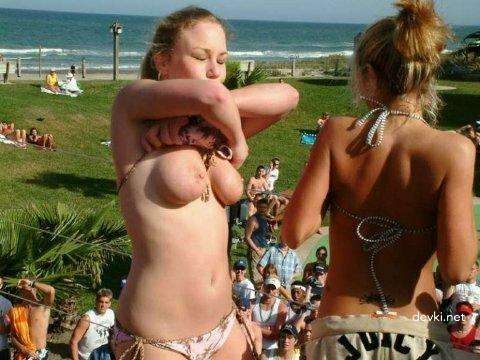 Topless Girls Expose Their Breasts (Part 4): Uncensored Photos