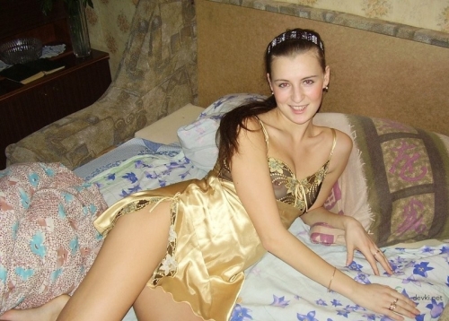 Sultry Wife's Bold Erotica: Seductive Beauty in Explicit Photo