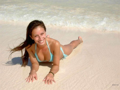 Girl flaunts shaved pussy in explicit display