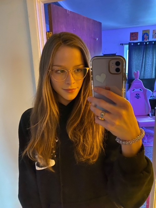 Attractive Slim Girl Takes Private Photo: Explicit and Sexy Selfie