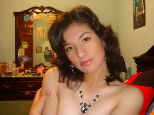Moist Pussy and Sexy Curves: Explicit Wetness and Sensual Shapes