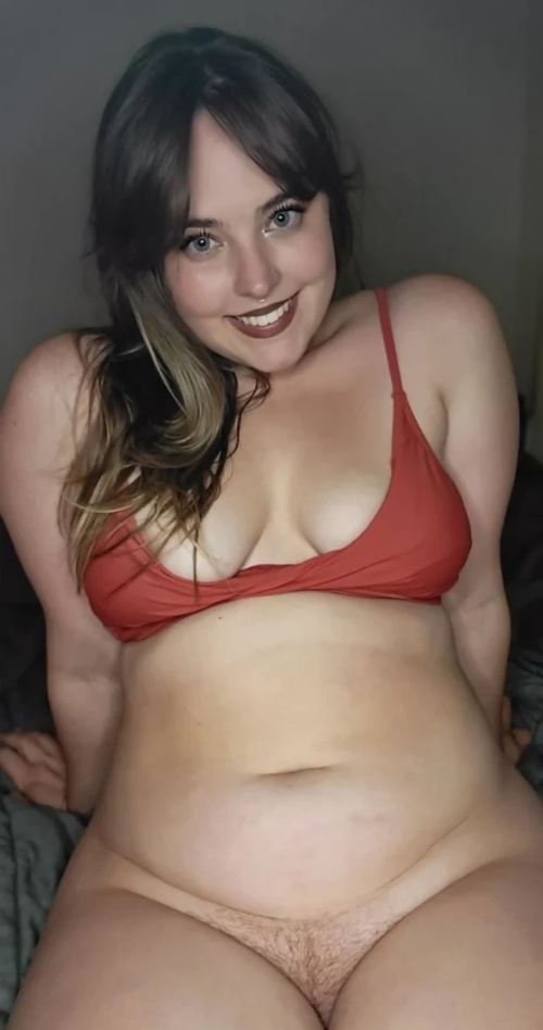 Sexy Curvy Body: Stunning Russian Beauty with Voluptuous Figure