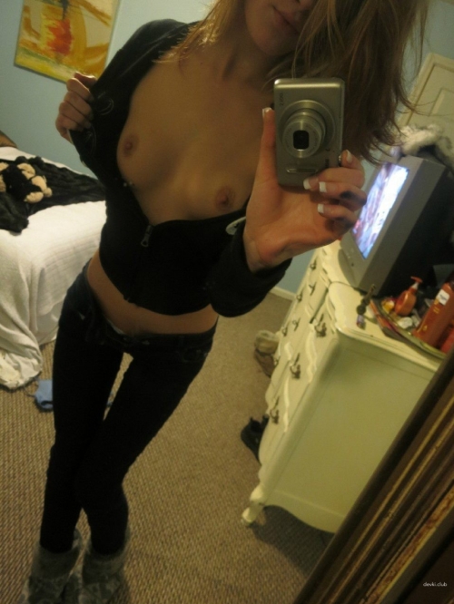 Stunning Selfie of Cutie: Gorgeous Teen Girl Showing Off in Provocative Pose