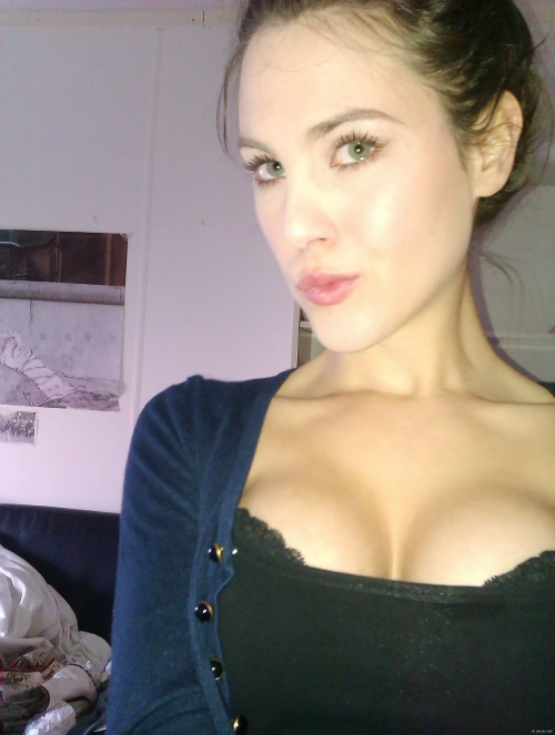 Stunning Topless Girl with Gorgeous Green Eyes: Explicit Nude Photos