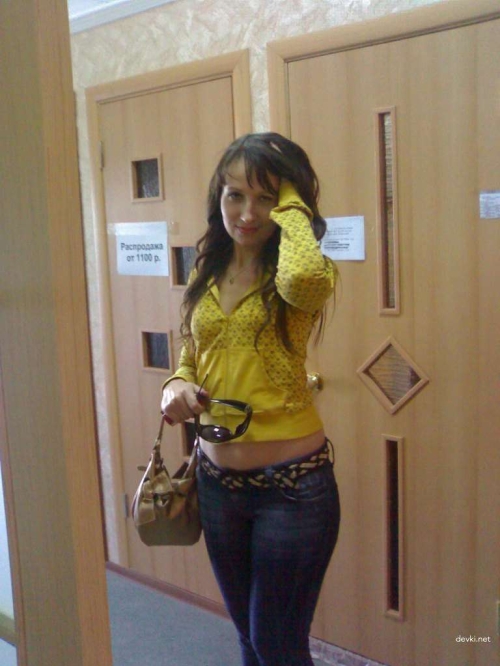 Russian Mature Housewife's Explicit Erotica - Sensual and Provocative Content