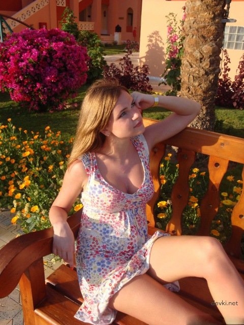 This Chick Doesn't Wear Panties: Explicit and Bold Photo!