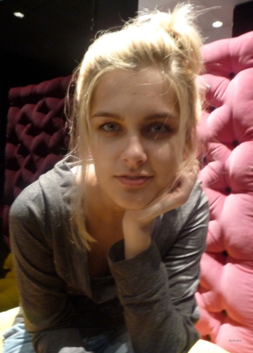 Seductive Blonde Exposed Her Breasts in Stunning Display