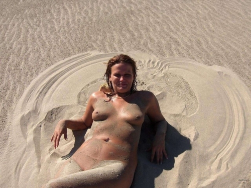 Chubby Woman Porn Photos: Curvy MILF Gets Naughty and Naked