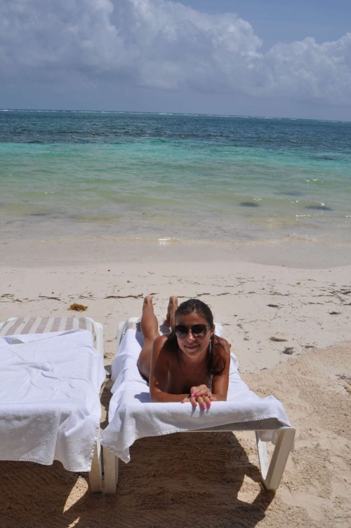 Amateur Girl's Erotic Vacation: Explicit Beach Fun
