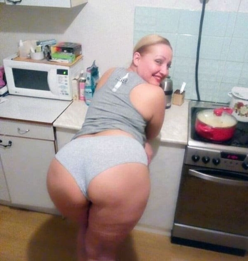 Curvy MILF Nude Photoshoot: Busty Moms Pose Seductively