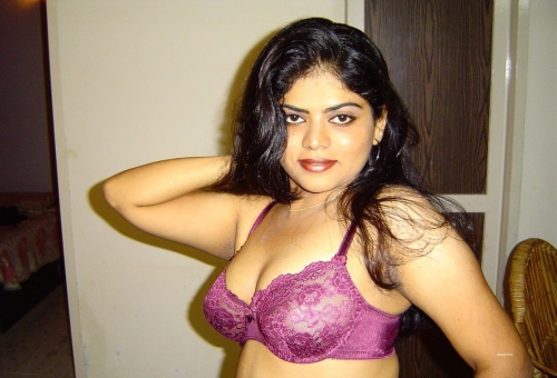 Young Indian Cutie: Explicit Beauty from India