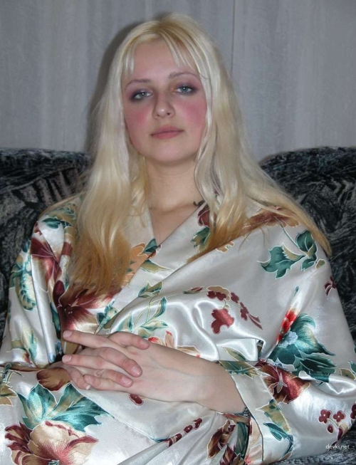 Sensual Young Blonde Erotica: Explicit Nude Photoshoot