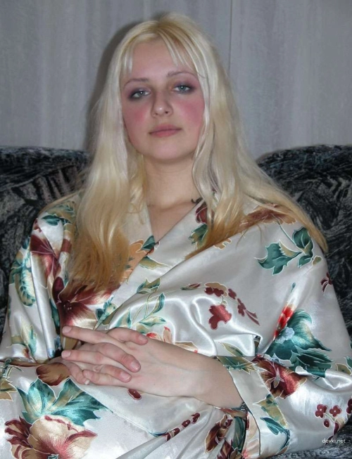 Sensual Young Blonde Erotica: Explicit Nude Photoshoot