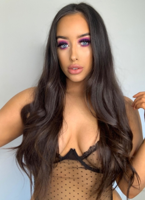 Amateur Nude Photos of Plump-Lipped Cutie: Explicit and Uncensored!