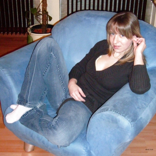 Explicit Nude Woman Poses Without Panties - Raw Sensuality and Seduction